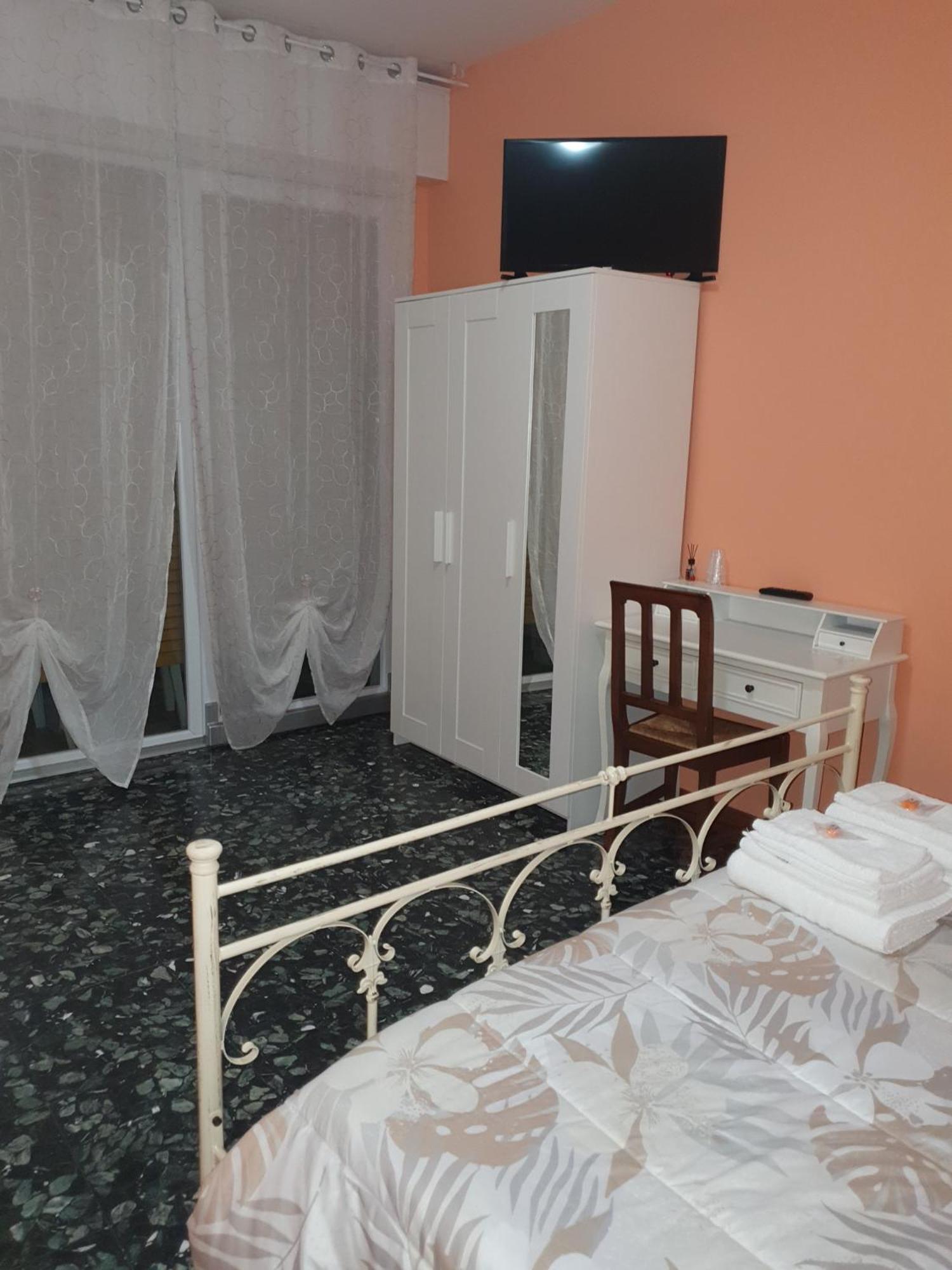 Andrea Affittacamere E B&B Solignano Nuovo Exterior foto